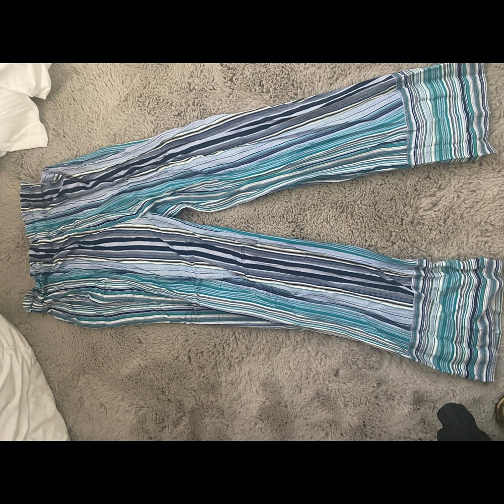 Flowy pants, I don’t now the brand. I bought them from Marshall’s. Size medium.